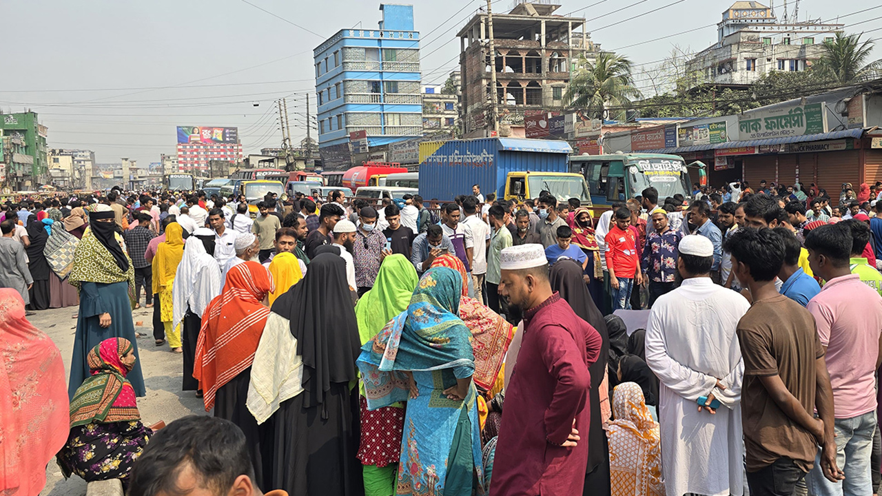 গাজীপুরে শ্রমিকদের অবরোধ প্রত্যাহার, যান চলাচল শুরু